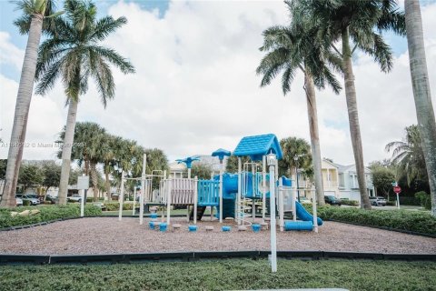 Townhouse in Doral, Florida 3 bedrooms, 186.55 sq.m. № 1845721 - photo 29