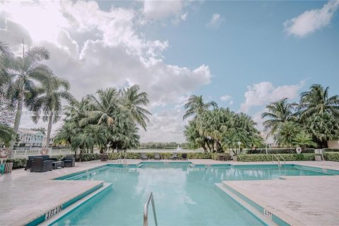 Townhouse in Doral, Florida 3 bedrooms, 186.55 sq.m. № 1845721 - photo 28