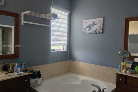 Townhouse in Doral, Florida 3 bedrooms, 186.55 sq.m. № 1845721 - photo 25