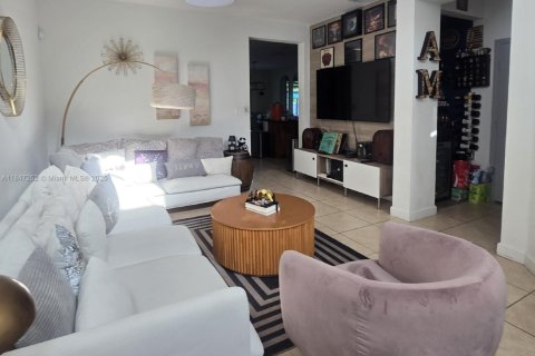 Townhouse in Doral, Florida 3 bedrooms, 186.55 sq.m. № 1845721 - photo 4