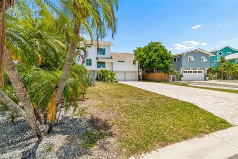 Villa ou maison à vendre à Saint Pete Beach, Floride: 3 chambres, 203.46 m2 № 2236427 - photo 7