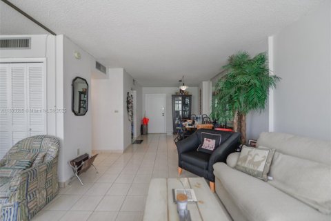 Condominio en venta en Miami Beach, Florida, 2 dormitorios, 82.68 m2 № 1848814 - foto 8