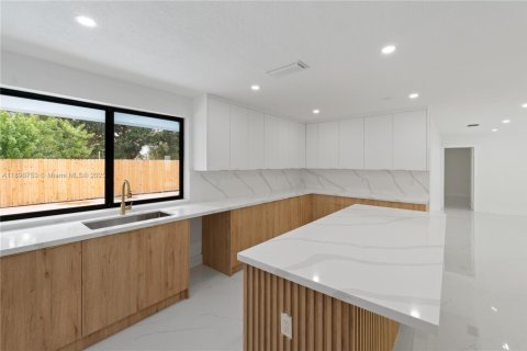 Casa en venta en Miramar, Florida, 4 dormitorios, 198.07 m2 № 1955053 - foto 21