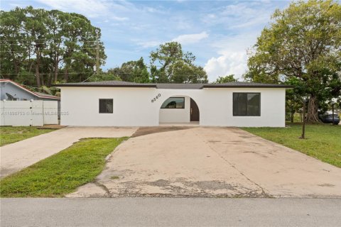 Casa en venta en Miramar, Florida, 4 dormitorios, 198.07 m2 № 1955053 - foto 1