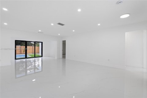 Casa en venta en Miramar, Florida, 4 dormitorios, 198.07 m2 № 1955053 - foto 14