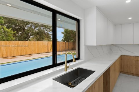 Casa en venta en Miramar, Florida, 4 dormitorios, 198.07 m2 № 1955053 - foto 22