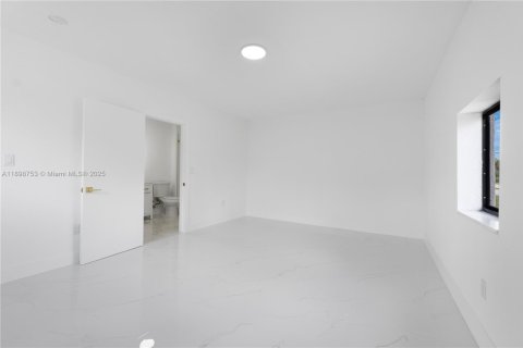 Casa en venta en Miramar, Florida, 4 dormitorios, 198.07 m2 № 1955053 - foto 27