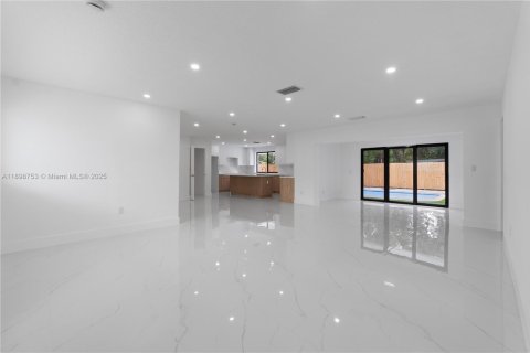 Casa en venta en Miramar, Florida, 4 dormitorios, 198.07 m2 № 1955053 - foto 12