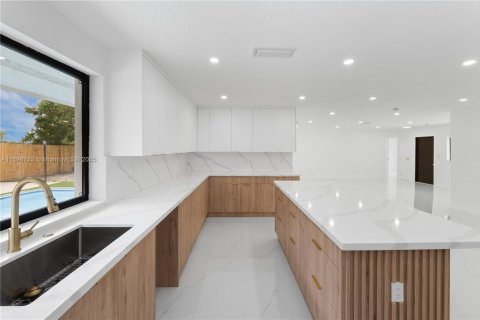 Casa en venta en Miramar, Florida, 4 dormitorios, 198.07 m2 № 1955053 - foto 23