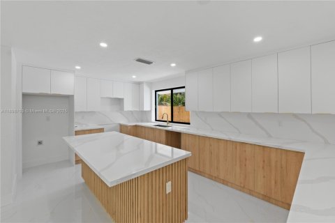 Casa en venta en Miramar, Florida, 4 dormitorios, 198.07 m2 № 1955053 - foto 19