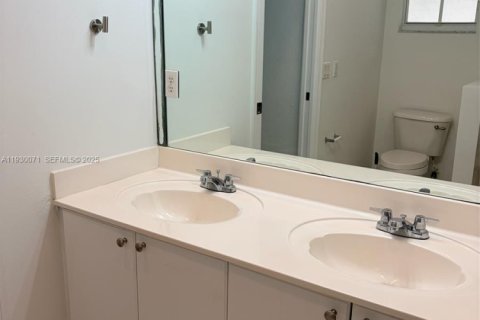 Купить виллу или дом в Дорал, Флорида 3 спальни, № 1989087 - фото 15