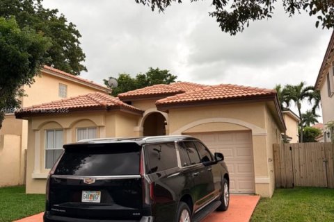 Купить виллу или дом в Дорал, Флорида 3 спальни, № 1989087 - фото 2