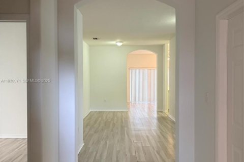 Купить виллу или дом в Дорал, Флорида 3 спальни, № 1989087 - фото 4