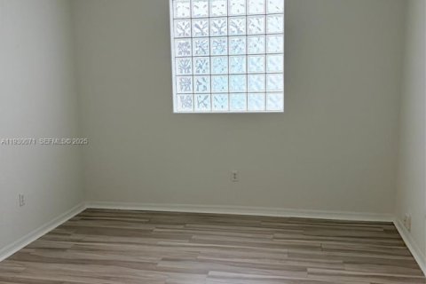 Купить виллу или дом в Дорал, Флорида 3 спальни, № 1989087 - фото 10