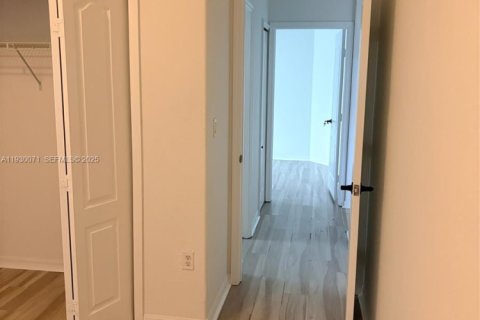 Купить виллу или дом в Дорал, Флорида 3 спальни, № 1989087 - фото 9