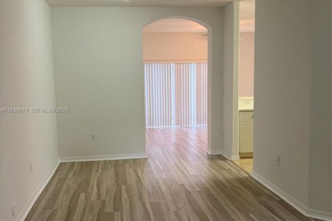 Купить виллу или дом в Дорал, Флорида 3 спальни, № 1989087 - фото 11