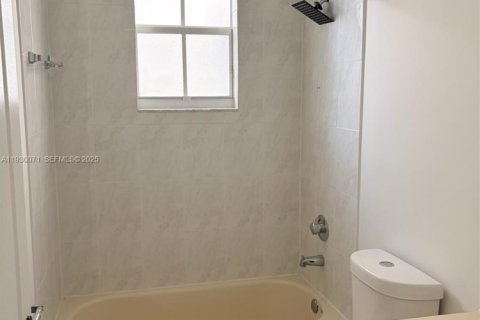 Купить виллу или дом в Дорал, Флорида 3 спальни, № 1989087 - фото 7