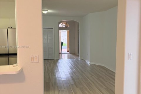 Купить виллу или дом в Дорал, Флорида 3 спальни, № 1989087 - фото 19