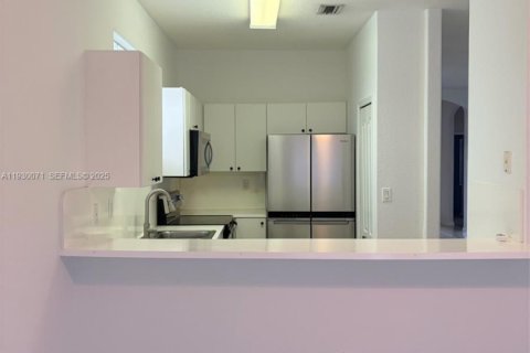 Купить виллу или дом в Дорал, Флорида 3 спальни, № 1989087 - фото 17