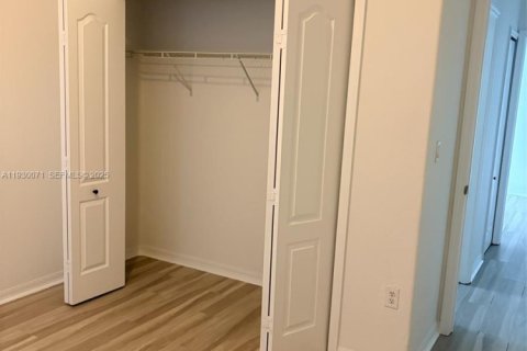 Купить виллу или дом в Дорал, Флорида 3 спальни, № 1989087 - фото 8