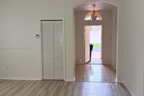 Купить виллу или дом в Дорал, Флорида 3 спальни, № 1989087 - фото 12