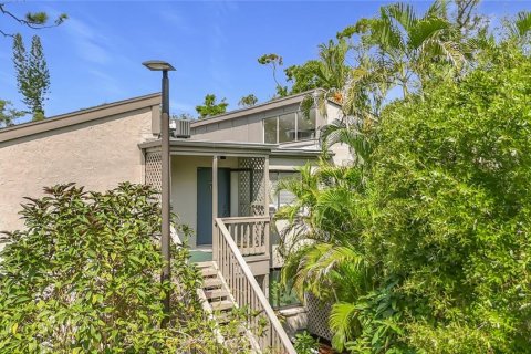 Condo in Sarasota, Florida, 2 bedrooms  № 2291097 - photo 11
