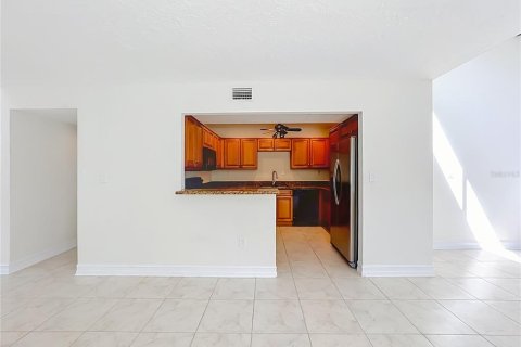 Condo in Sarasota, Florida, 2 bedrooms  № 2291097 - photo 21