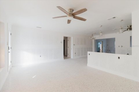 Casa en venta en Redington Beach, Florida, 3 dormitorios, 213.68 m2 № 1898966 - foto 9