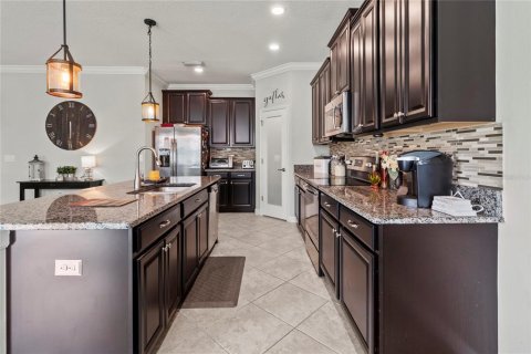 House in Wesley Chapel, Florida 4 bedrooms, 216.83 sq.m. № 1592415 - photo 12