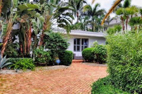 House in Palm Beach Gardens, Florida 3 bedrooms, 212.56 sq.m. № 2400003 - photo 6