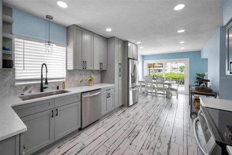 Casa en alquiler en Redington Shores, Florida, 3 dormitorios, 179.86 m2 № 1900643 - foto 23