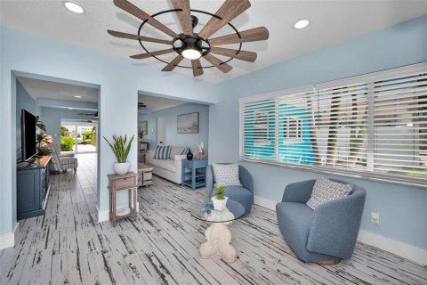 Casa en alquiler en Redington Shores, Florida, 3 dormitorios, 179.86 m2 № 1900643 - foto 7