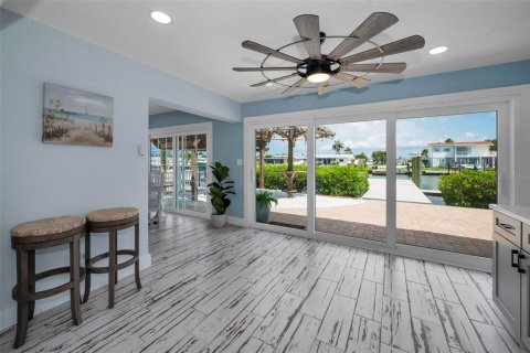 Casa en alquiler en Redington Shores, Florida, 3 dormitorios, 179.86 m2 № 1900643 - foto 15