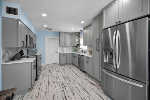 Casa en alquiler en Redington Shores, Florida, 3 dormitorios, 179.86 m2 № 1900643 - foto 18
