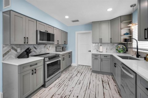 Casa en alquiler en Redington Shores, Florida, 3 dormitorios, 179.86 m2 № 1900643 - foto 20