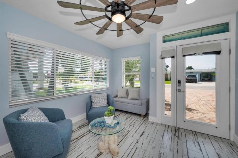 Casa en alquiler en Redington Shores, Florida, 3 dormitorios, 179.86 m2 № 1900643 - foto 4