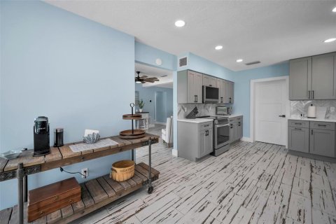 Casa en alquiler en Redington Shores, Florida, 3 dormitorios, 179.86 m2 № 1900643 - foto 21