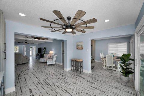 Casa en alquiler en Redington Shores, Florida, 3 dormitorios, 179.86 m2 № 1900643 - foto 16