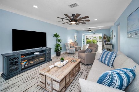 Casa en alquiler en Redington Shores, Florida, 3 dormitorios, 179.86 m2 № 1900643 - foto 10