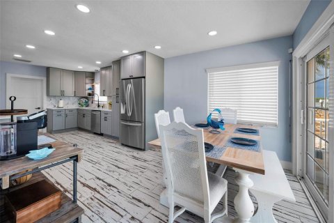 Casa en alquiler en Redington Shores, Florida, 3 dormitorios, 179.86 m2 № 1900643 - foto 27