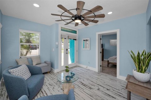 Casa en alquiler en Redington Shores, Florida, 3 dormitorios, 179.86 m2 № 1900643 - foto 5