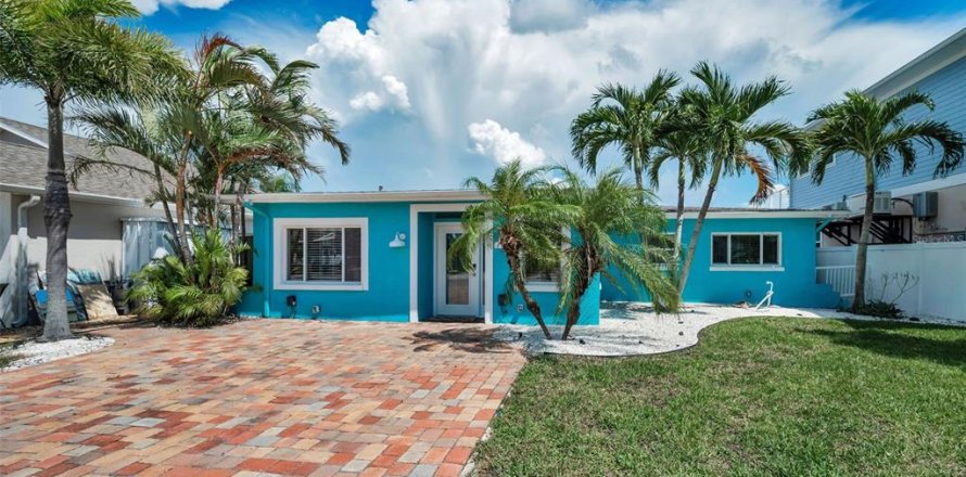 Villa ou maison à Redington Shores, Floride 3 chambres, 179.86 m2 № 1900643