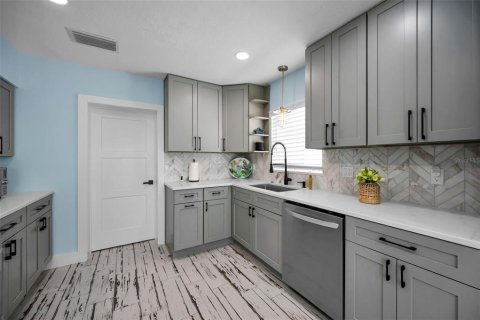 Casa en alquiler en Redington Shores, Florida, 3 dormitorios, 179.86 m2 № 1900643 - foto 19