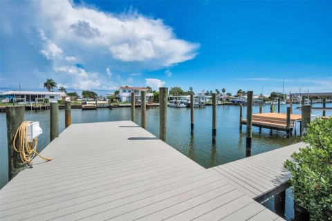 Casa en alquiler en Redington Shores, Florida, 3 dormitorios, 179.86 m2 № 1900643 - foto 3
