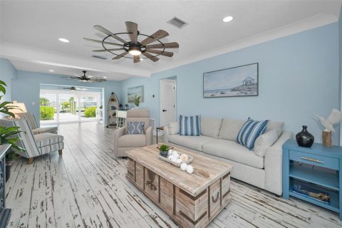 Casa en alquiler en Redington Shores, Florida, 3 dormitorios, 179.86 m2 № 1900643 - foto 11