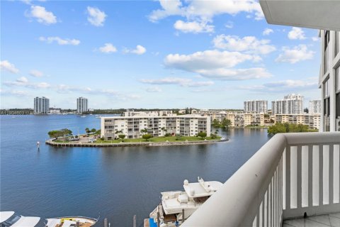 Copropriété à louer à Aventura, Floride: 2 chambres, 125.42 m2 № 1963546 - photo 21