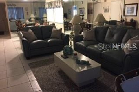 Condo in Sarasota, Florida, 2 bedrooms  № 462881 - photo 3