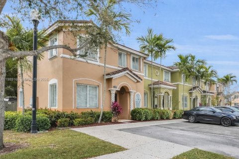 Touwnhouse à louer à Homestead, Floride: 3 chambres, 120.96 m2 № 2056818 - photo 1
