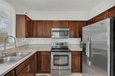 Touwnhouse à louer à Homestead, Floride: 3 chambres, 120.96 m2 № 2056818 - photo 9