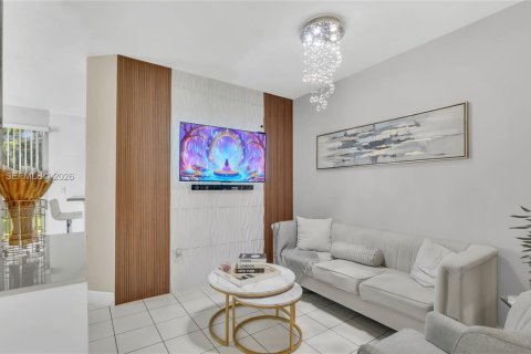 Touwnhouse à louer à Homestead, Floride: 3 chambres, 120.96 m2 № 2056818 - photo 3